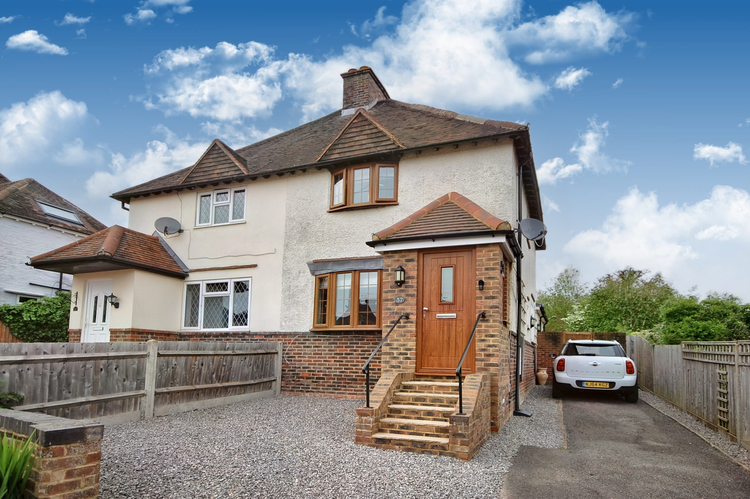 Churt, Farnham – 13 Viewings booked in 2 hours and calls still coming in! Guide £950,000